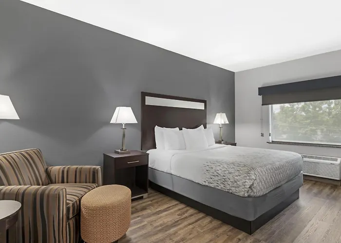 Best Western Plus Lake Jackson Inn & Suites